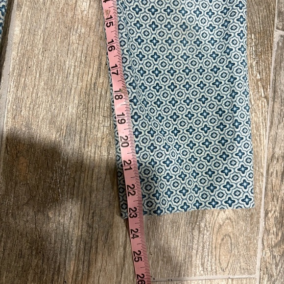 Dalia Women's Mid-Rise Capri Dress Pants Green Blue Teal Geometric Sz 6 Preppy - Picture 5 of 10